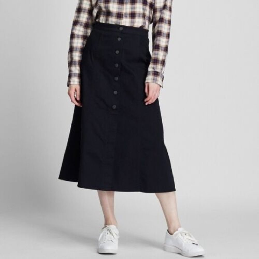 Uniqlo Chino Front Button Skirt (Black)